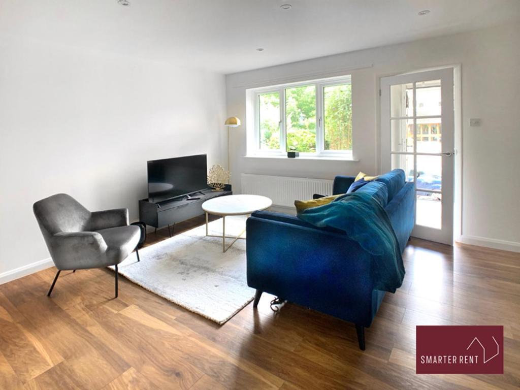 Guildford - 2 Bedroom House West Clandon エクステリア 写真