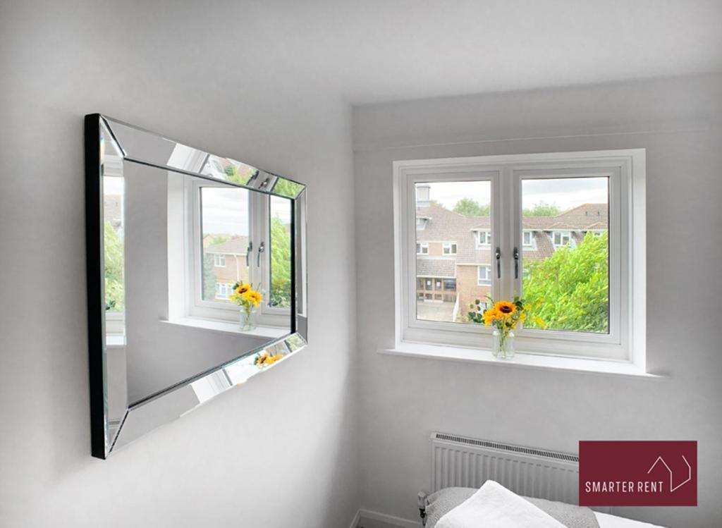 Guildford - 2 Bedroom House West Clandon エクステリア 写真