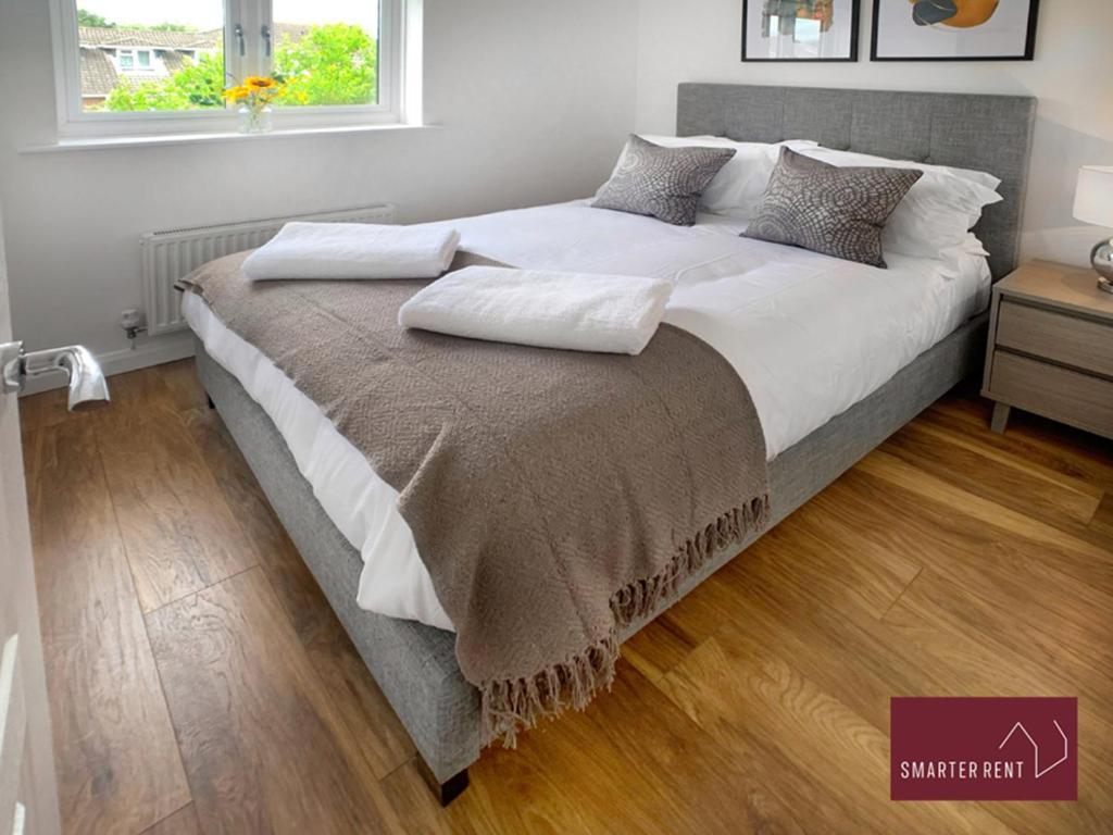 Guildford - 2 Bedroom House West Clandon エクステリア 写真